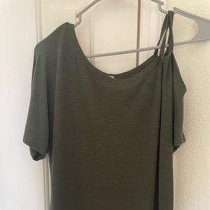 Cute khaki green single shoulder shirt